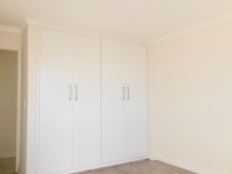 Two Bedroom Apartment Unfurnished available For Sale at Zonnebloem - Photo 7