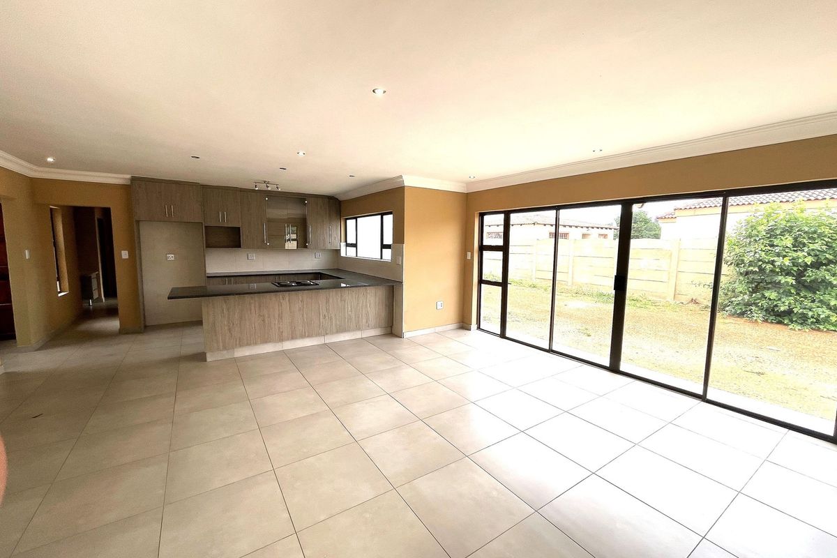 3 Bedroom House For Sale in Henley on Klip - Photo 2