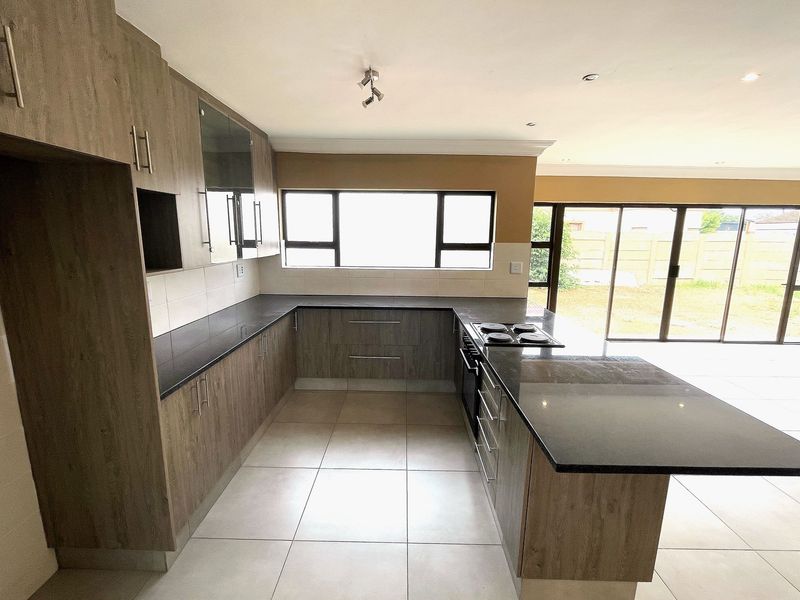 3 Bedroom House For Sale in Henley on Klip - Photo 4