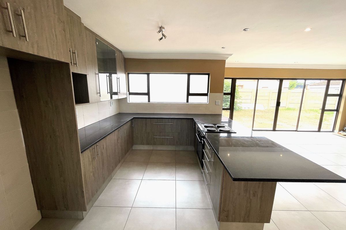 3 Bedroom House For Sale in Henley on Klip - Photo 4