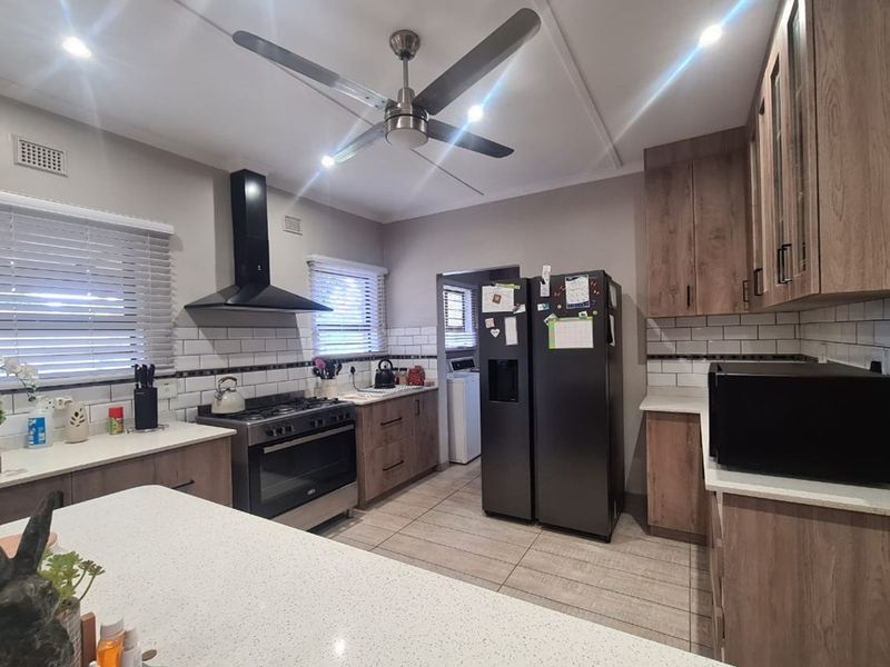 Charming 3-Bedroom Facebrick Home  with flat for sale. - Photo 8