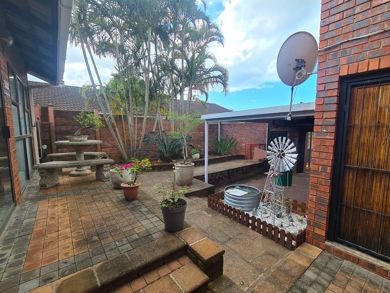 Charming 3-Bedroom Facebrick Home  with flat for sale. - Photo 3