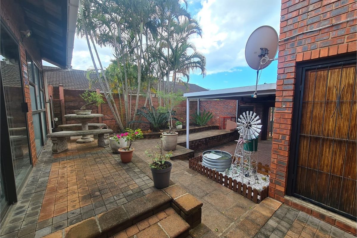 Charming 3-Bedroom Facebrick Home  with flat for sale. - Photo 3