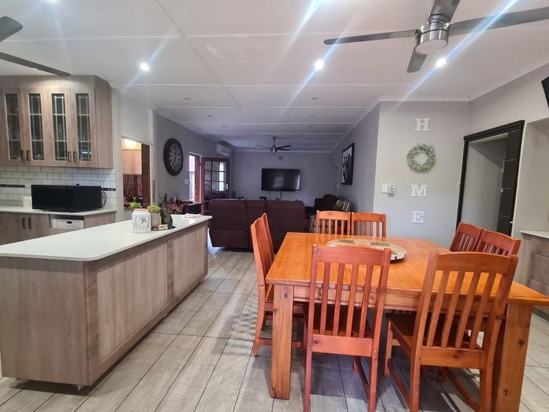 Charming 3-Bedroom Facebrick Home  with flat for sale. - Photo 7