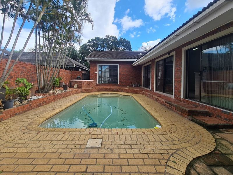 Charming 3-Bedroom Facebrick Home  with flat for sale. - Photo 4