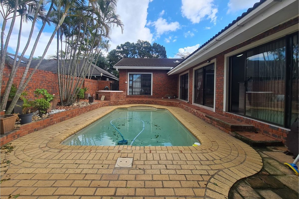 Charming 3-Bedroom Facebrick Home  with flat for sale. - Photo 4