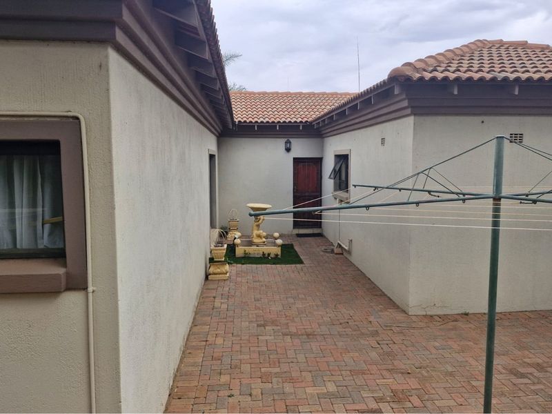 "Spacious Family Home in Doringkruin for Sale" - Photo 7