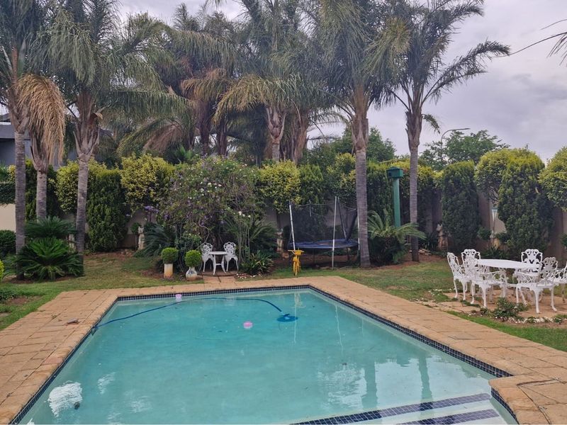 "Spacious Family Home in Doringkruin for Sale" - Photo 10