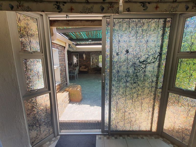 Fully Off-Grid Mooikloof Equestrian Home - All-Inclusive Luxury in Tranquil Setting - Photo 6