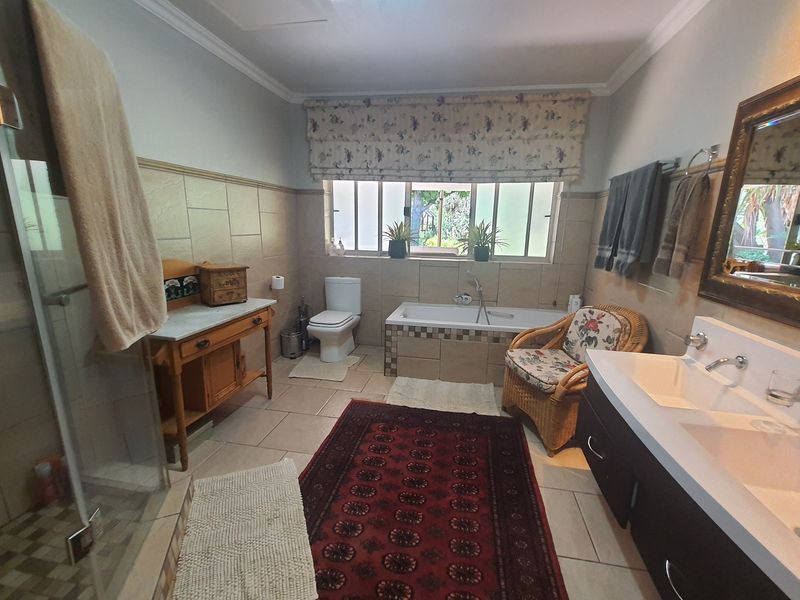 Fully Off-Grid Mooikloof Equestrian Home - All-Inclusive Luxury in Tranquil Setting - Photo 7