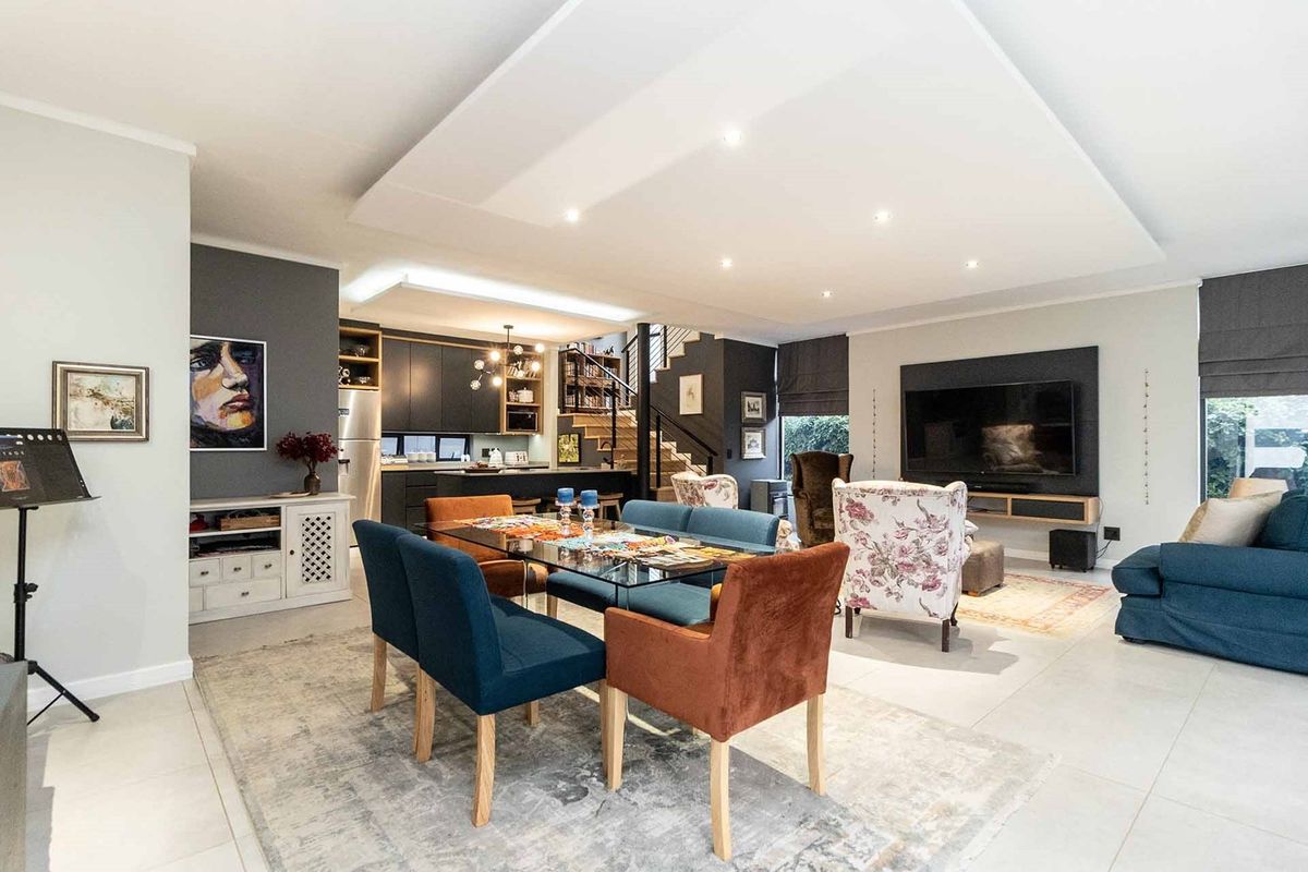 Sophisticated Contemporary Living | Exclusive Cluster Units in Waterkloof/Waterkloof Heights Border - Photo 2