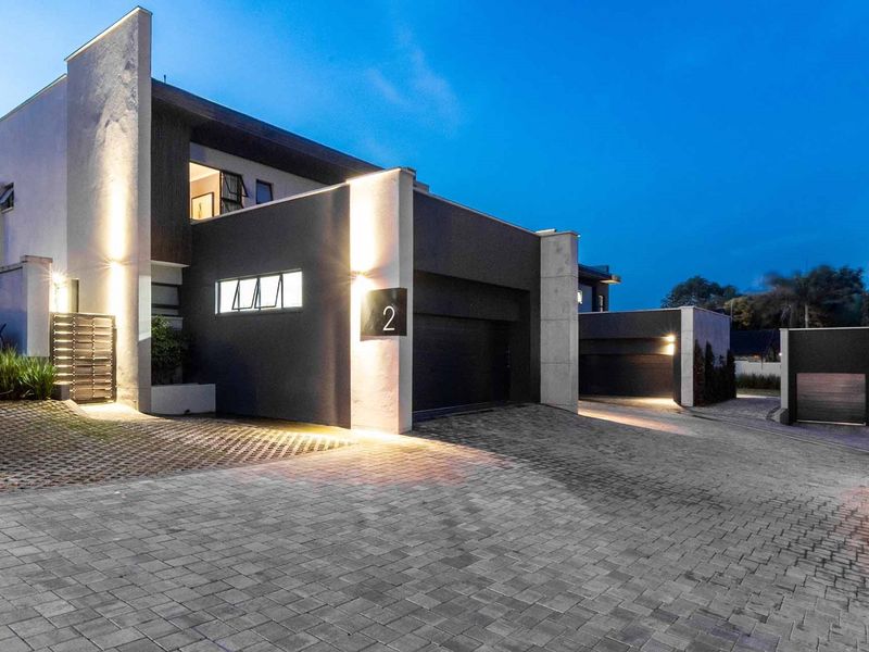 Sophisticated Contemporary Living | Exclusive Cluster Units in Waterkloof/Waterkloof Heights Border - Photo 1