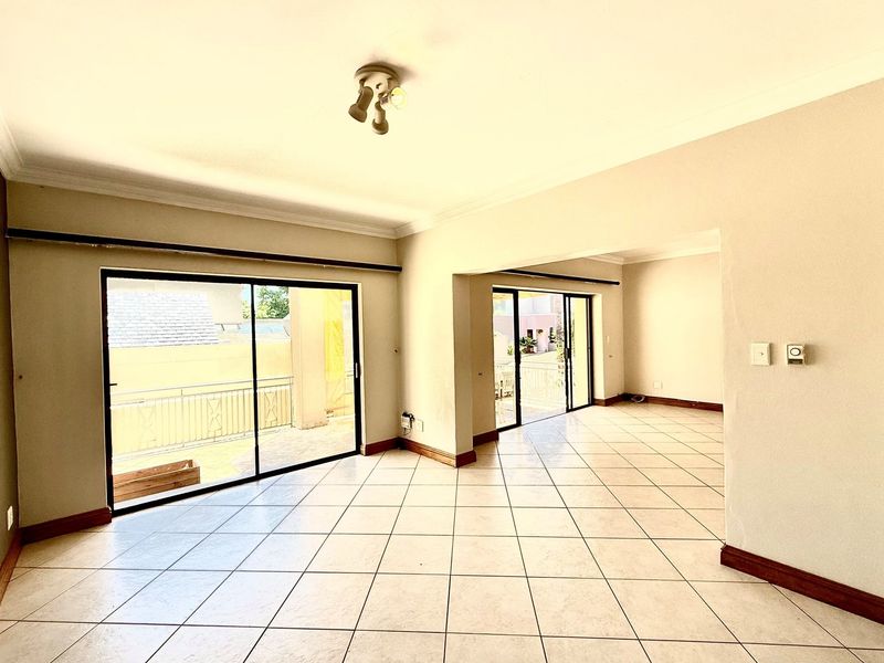 4 Bed Family Home with Stunning Golf Course Views - Photo 8