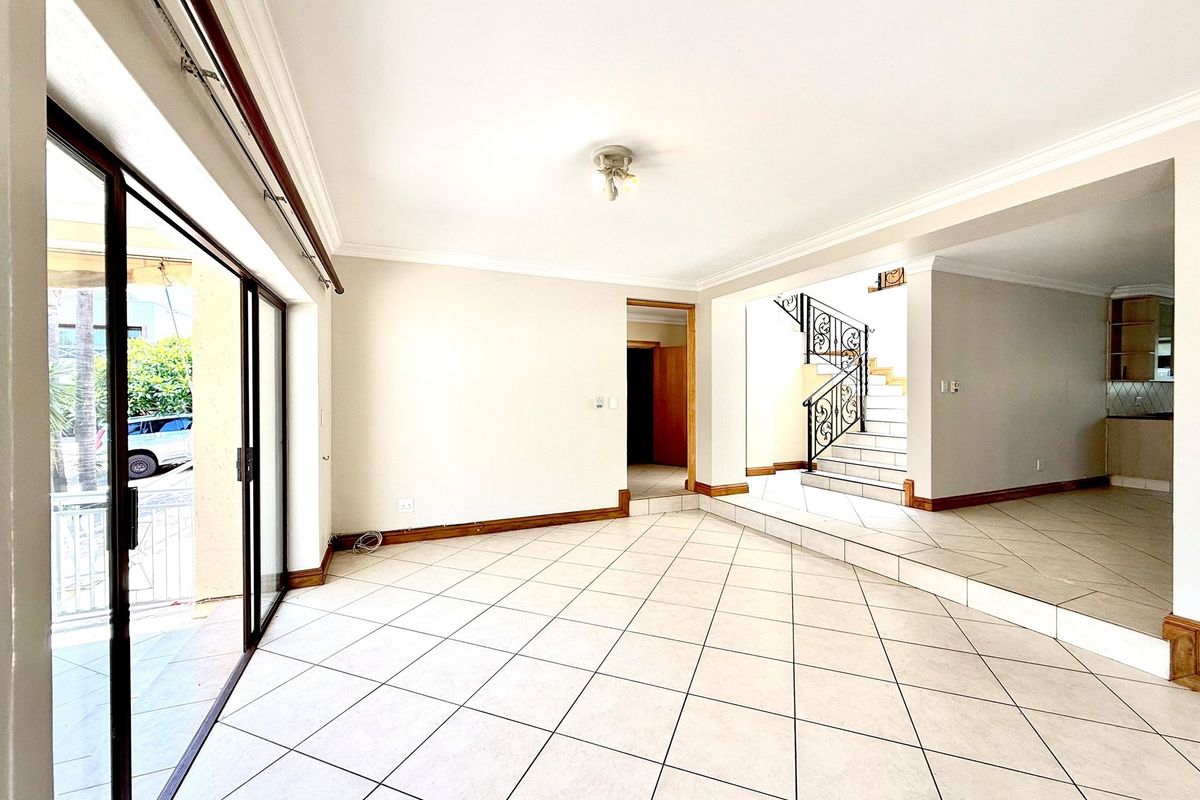 4 Bed Family Home with Stunning Golf Course Views - Photo 2