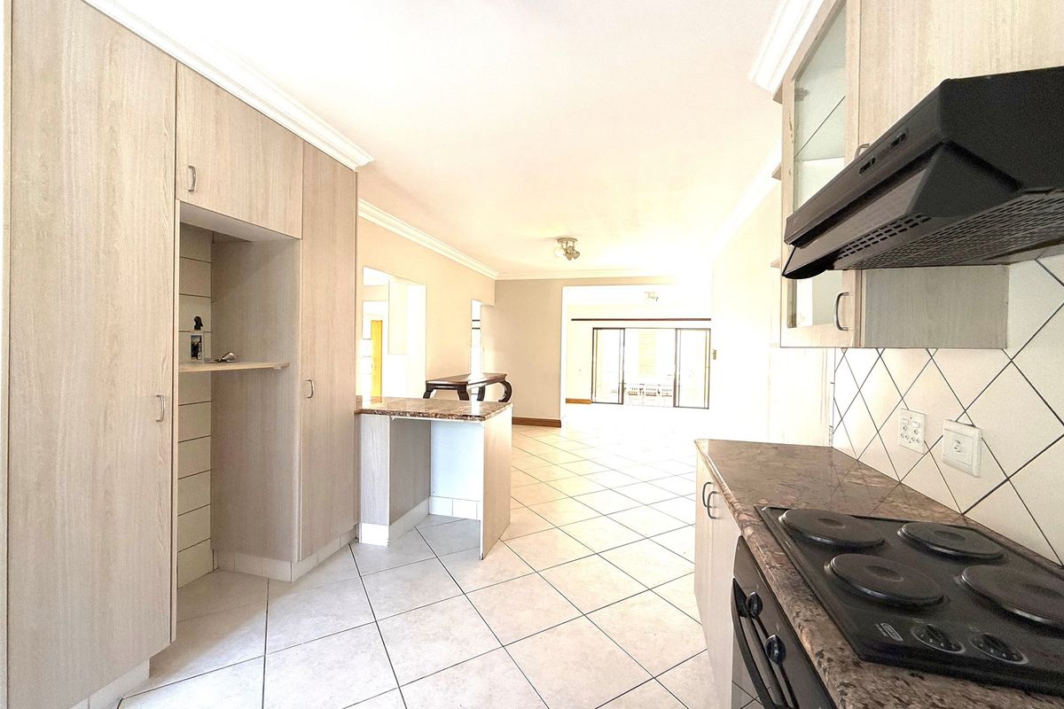 4 Bed Family Home with Stunning Golf Course Views - Photo 5