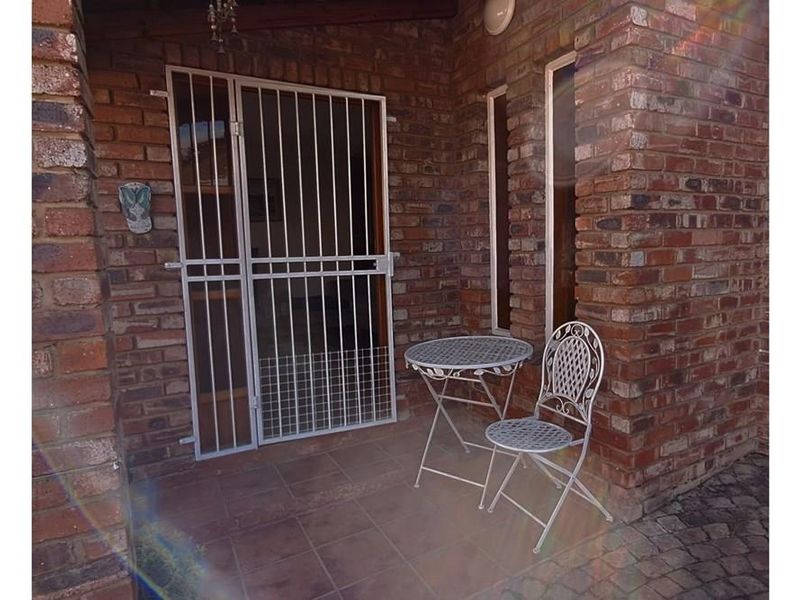 Spacious townhouse in quiet residential area - Photo 3