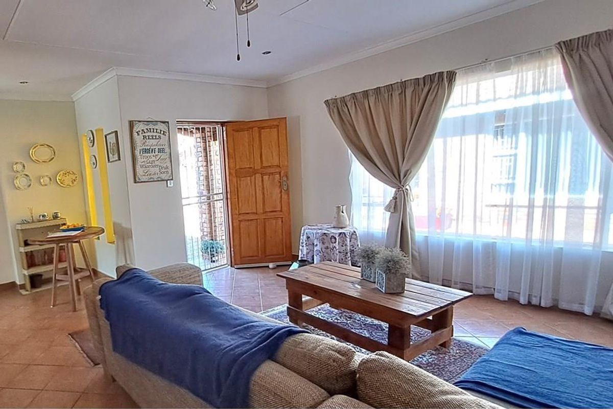 Spacious townhouse in quiet residential area - Photo 5