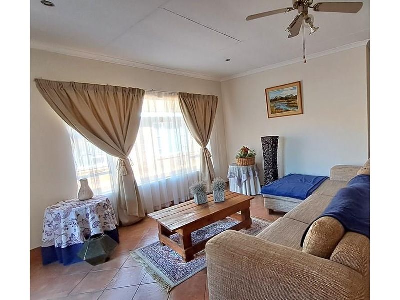 Spacious townhouse in quiet residential area - Photo 4