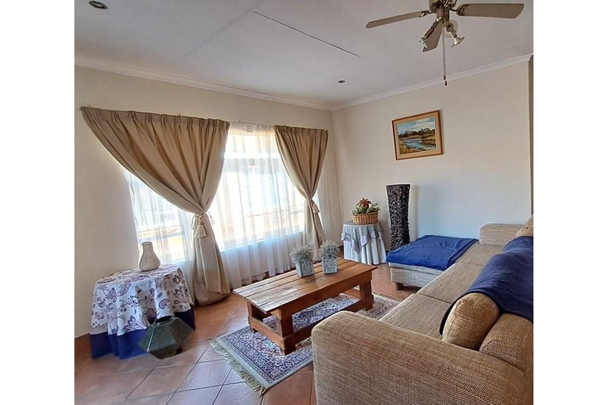 Spacious townhouse in quiet residential area - Photo 4