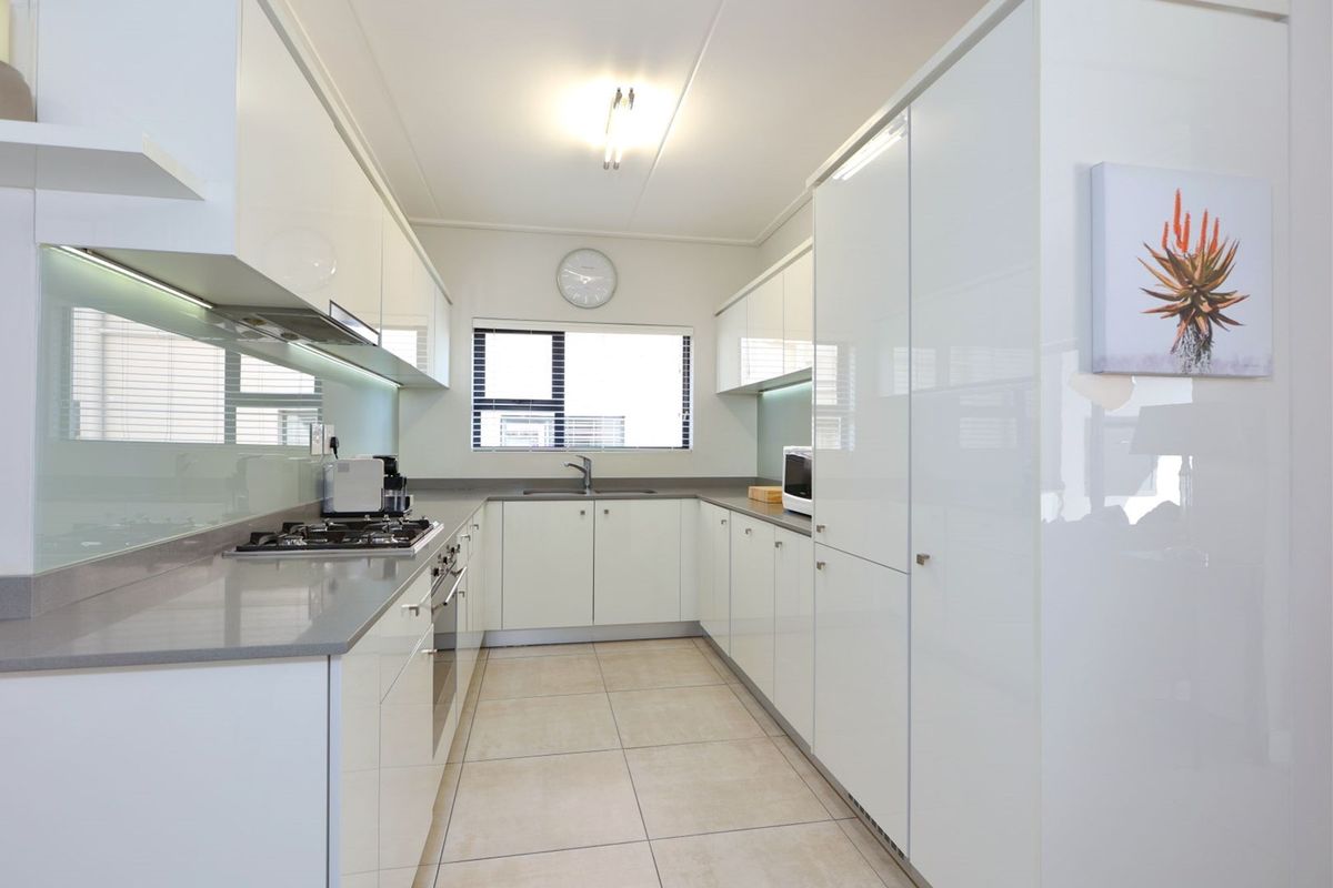 3 Modern Bedroom Apartment at The Polofields Lifestyle Estate - Photo 4