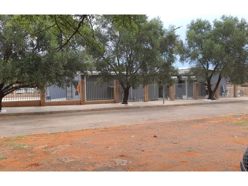 Affordable Student  Accommodation near High School, Gym and University. - Photo 2