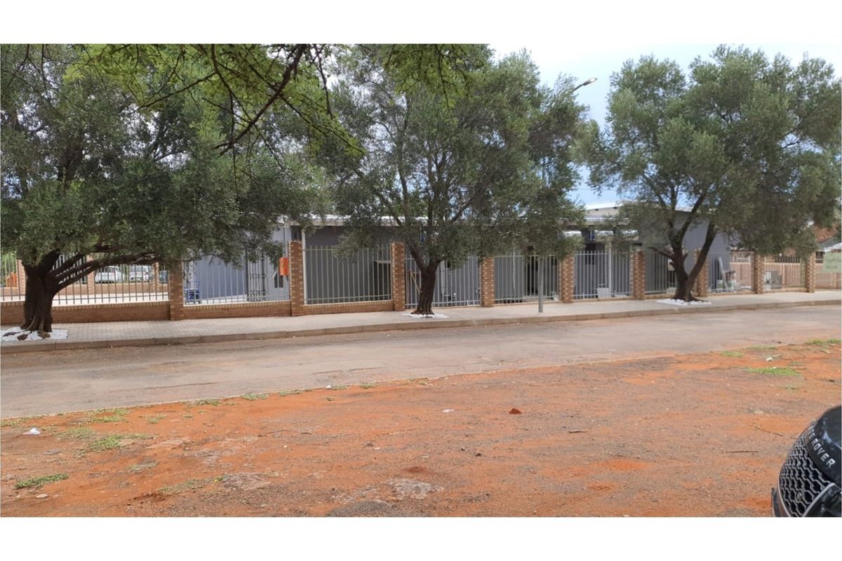 Affordable Student  Accommodation near High School, Gym and University. - Photo 2