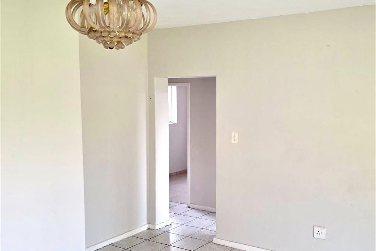 Spacious 2 Bedroom Flat in a Secure Complex, Just Moments Away from Sasolburg's Thriving Industrial - Photo 5