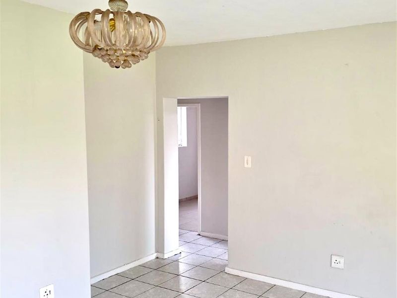 Spacious 2 Bedroom Flat in a Secure Complex, Just Moments Away from Sasolburg's Thriving Industrial - Photo 5