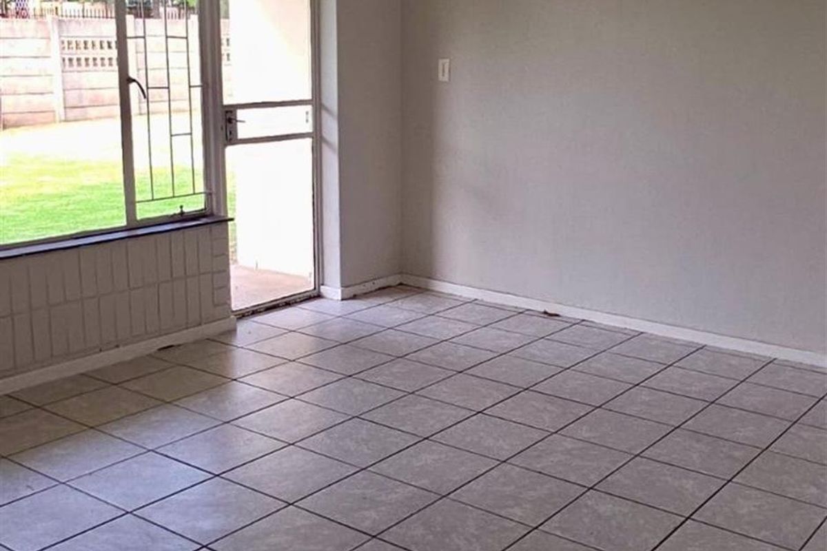 Spacious 2 Bedroom Flat in a Secure Complex, Just Moments Away from Sasolburg's Thriving Industrial - Photo 3