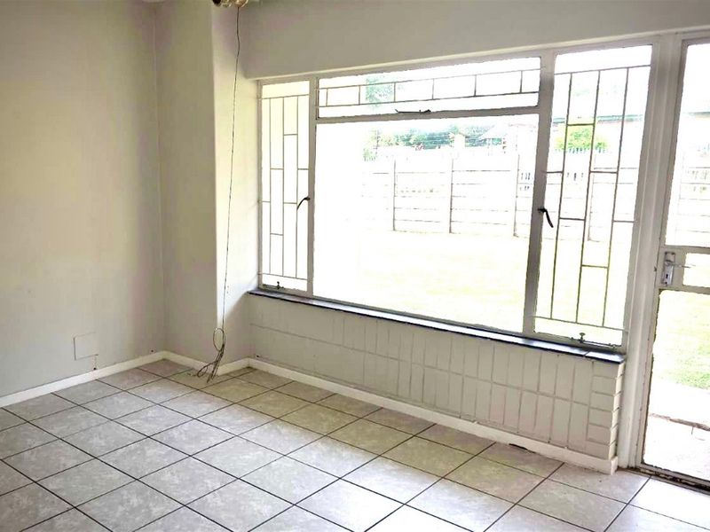 Spacious 2 Bedroom Flat in a Secure Complex, Just Moments Away from Sasolburg's Thriving Industrial - Photo 8