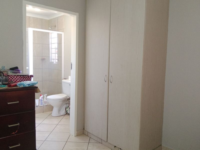 Nice and affordable house for rental in Nellmapius, available from June - Photo 6