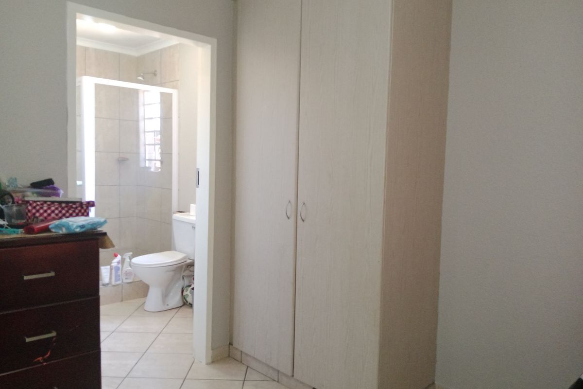 Nice and affordable house for rental in Nellmapius, available from June - Photo 5