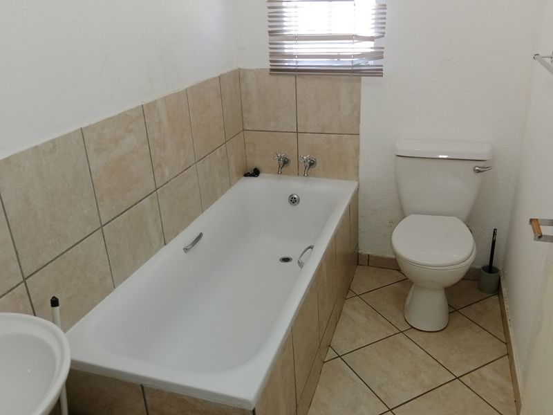 Nice and affordable house for rental in Nellmapius, available from June - Photo 2