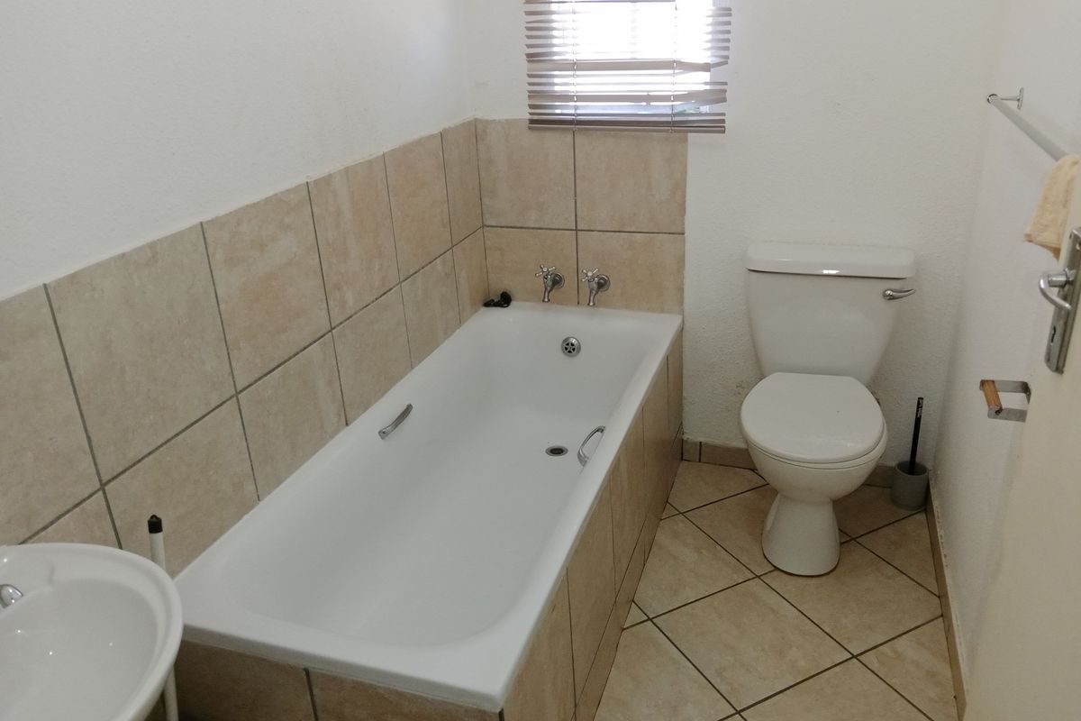 Nice and affordable house for rental in Nellmapius, available from June - Photo 2