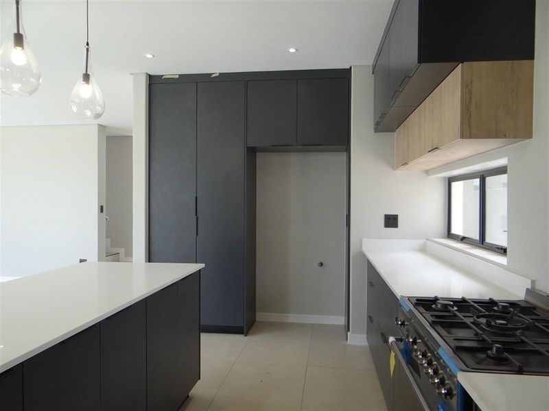 4 Bedroom House in Fountainbrook Estate - Photo 10