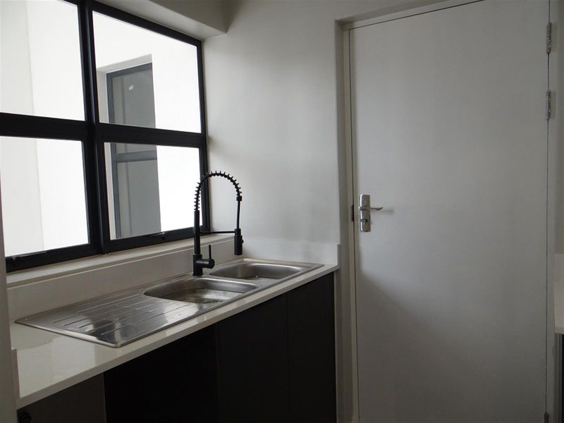 4 Bedroom House in Fountainbrook Estate - Photo 9