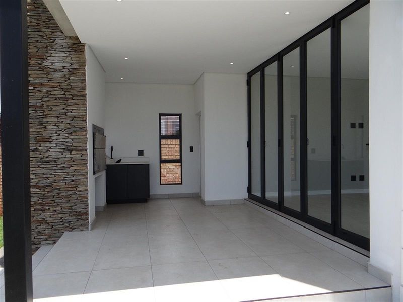 4 Bedroom House in Fountainbrook Estate - Photo 7