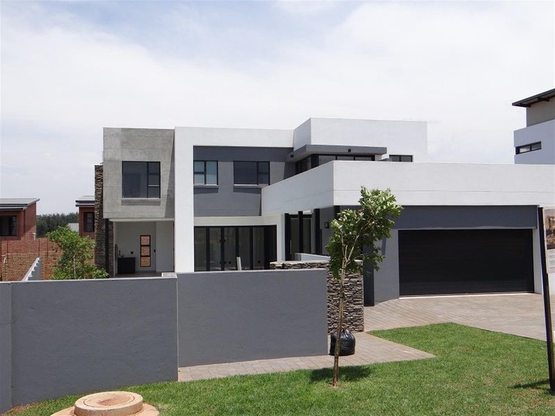 4 Bedroom House in Fountainbrook Estate - Photo 2