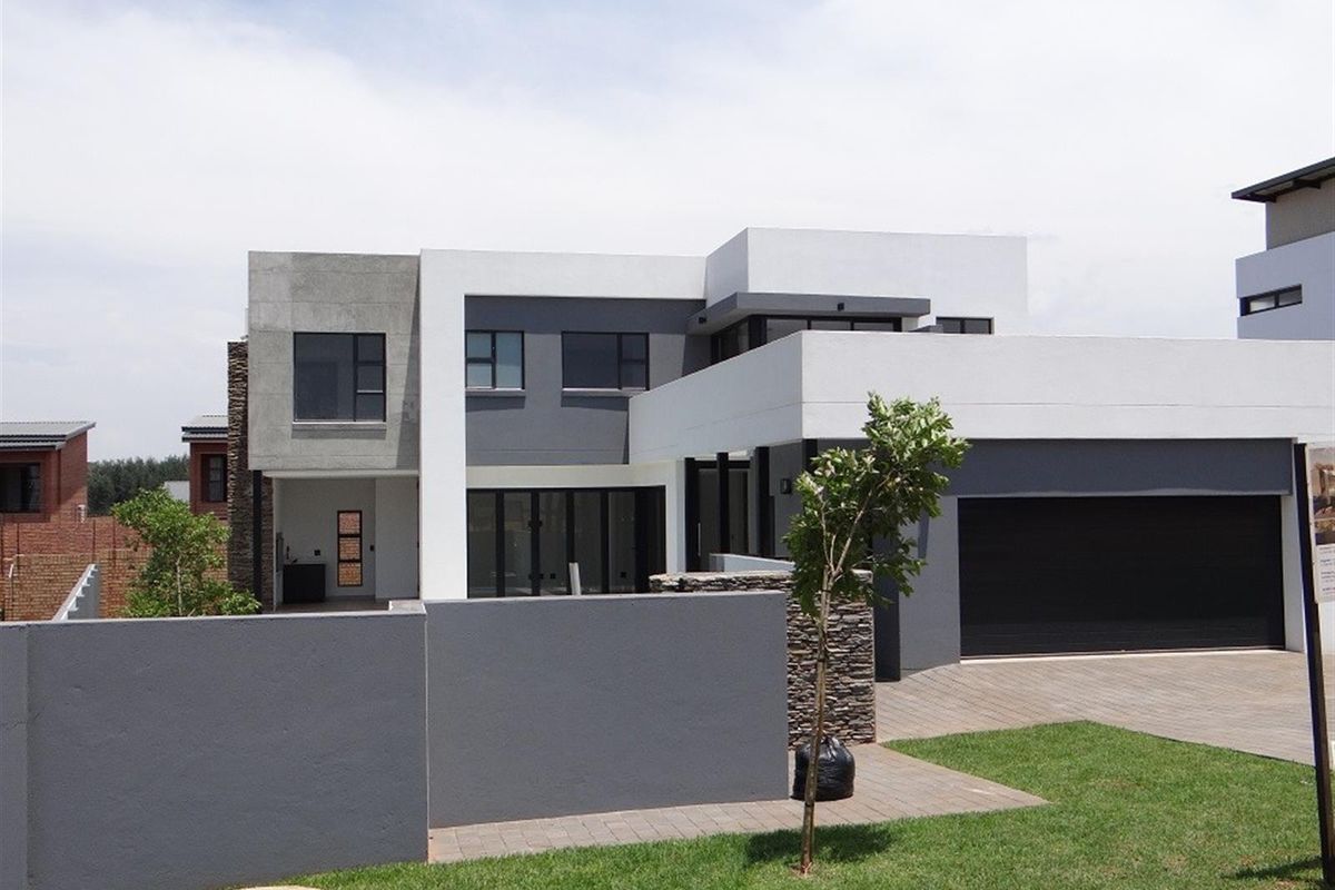 4 Bedroom House in Fountainbrook Estate - Photo 2