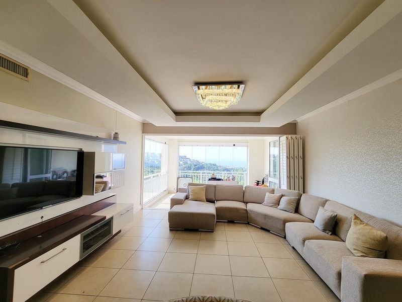 4 Bed 4 Bath Luxury Unit in an Estate with drive up access - Photo 1
