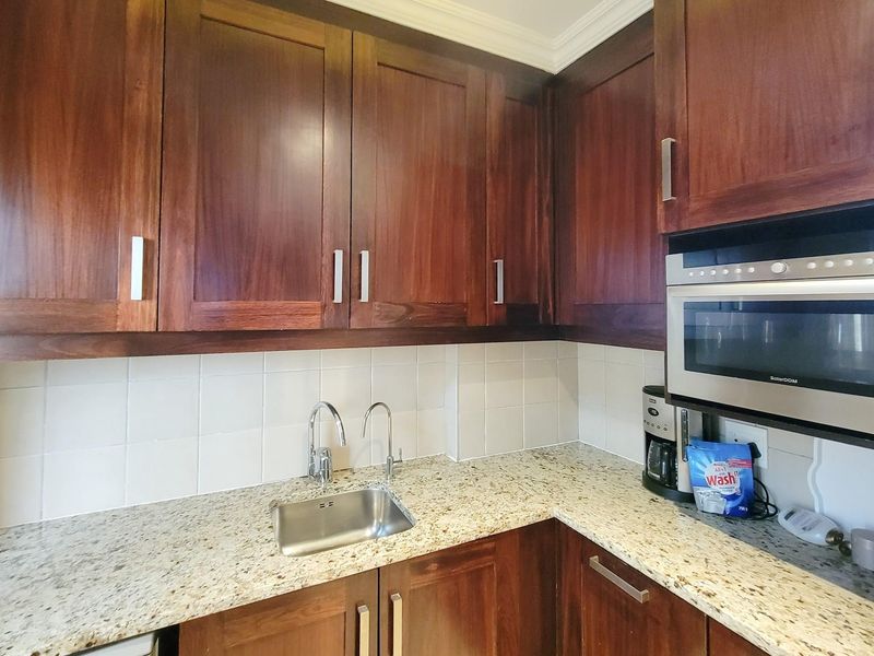 4 Bed 4 Bath Luxury Unit in an Estate with drive up access - Photo 8
