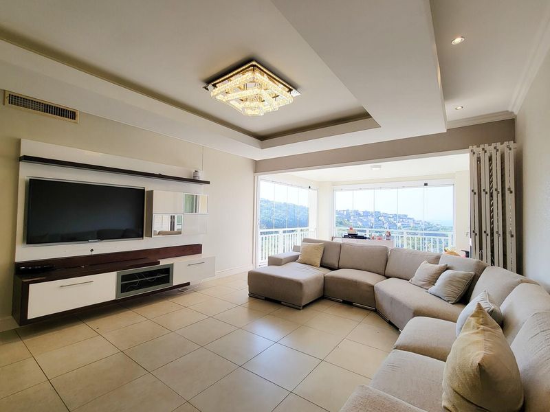 4 Bed 4 Bath Luxury Unit in an Estate with drive up access - Photo 3