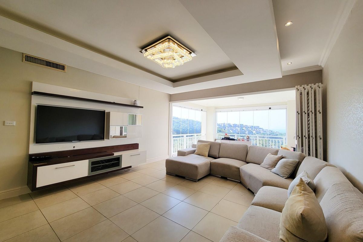4 Bed 4 Bath Luxury Unit in an Estate with drive up access - Photo 3