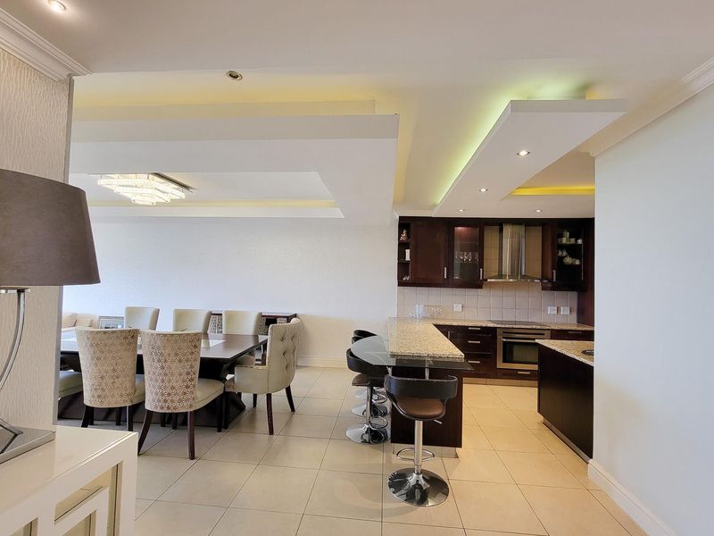 4 Bed 4 Bath Luxury Unit in an Estate with drive up access - Photo 5
