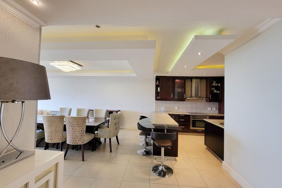 4 Bed 4 Bath Luxury Unit in an Estate with drive up access - Photo 5