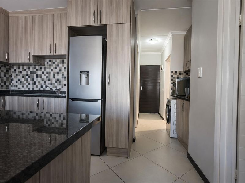 Ground Floor 2 Bedroom Apartment with Garden : For Sale within Buh-Rein Estate - Photo 8