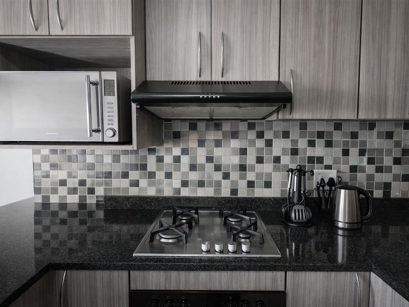 Ground Floor 2 Bedroom Apartment with Garden : For Sale within Buh-Rein Estate - Photo 6