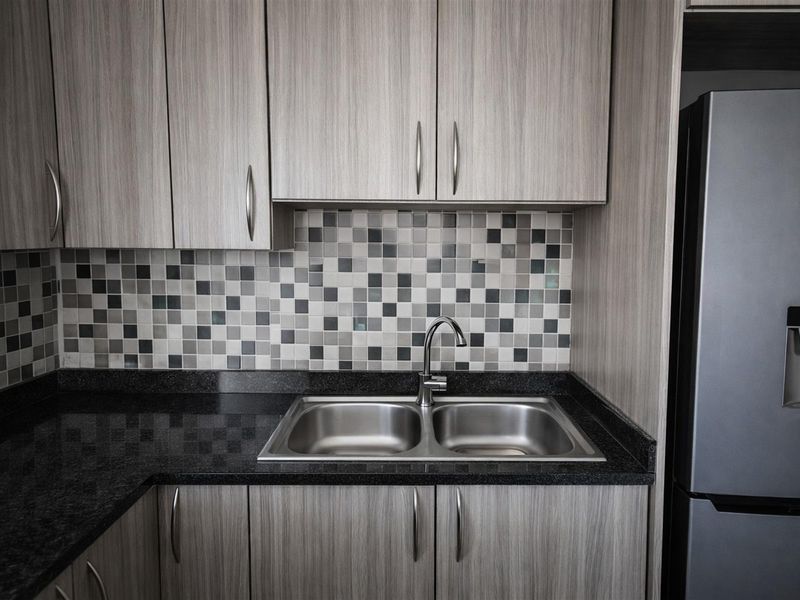 Ground Floor 2 Bedroom Apartment with Garden : For Sale within Buh-Rein Estate - Photo 7