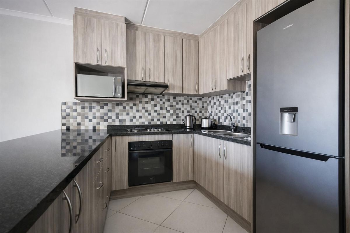 Ground Floor 2 Bedroom Apartment with Garden : For Sale within Buh-Rein Estate - Photo 5