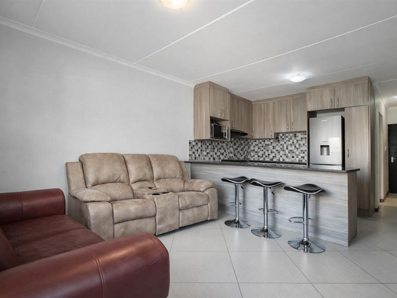 Ground Floor 2 Bedroom Apartment with Garden : For Sale within Buh-Rein Estate - Photo 4
